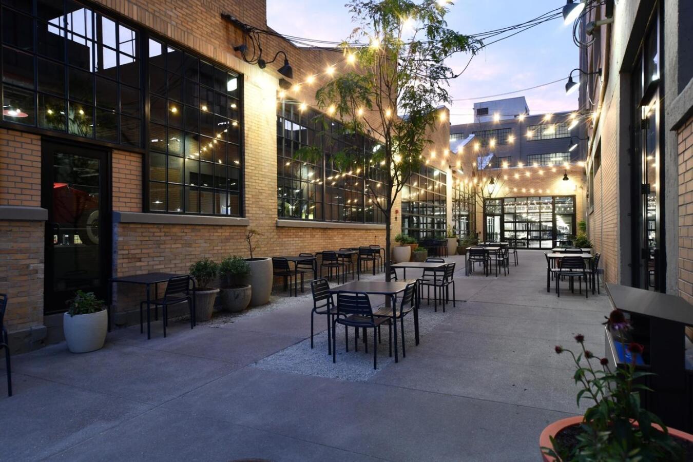 Free Parking! Downtown King Suite Lucas Oil- Conv Center Skywalk#1 Indianapolis Exteriér fotografie
